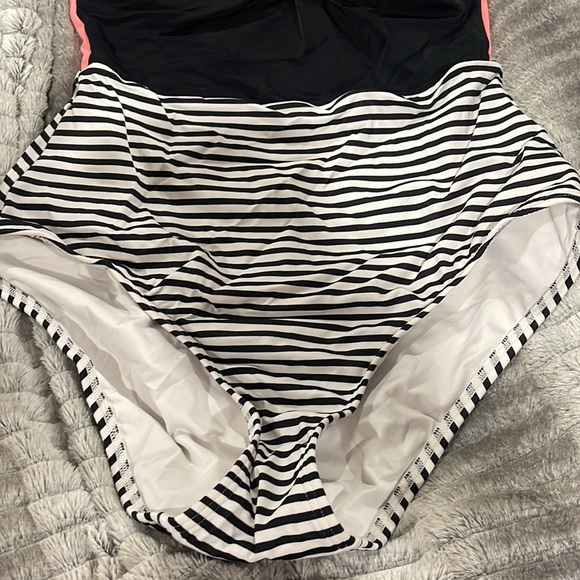 Victoria Secret Colorblock OnePiece Swimsuit L - Picture 3 of 7